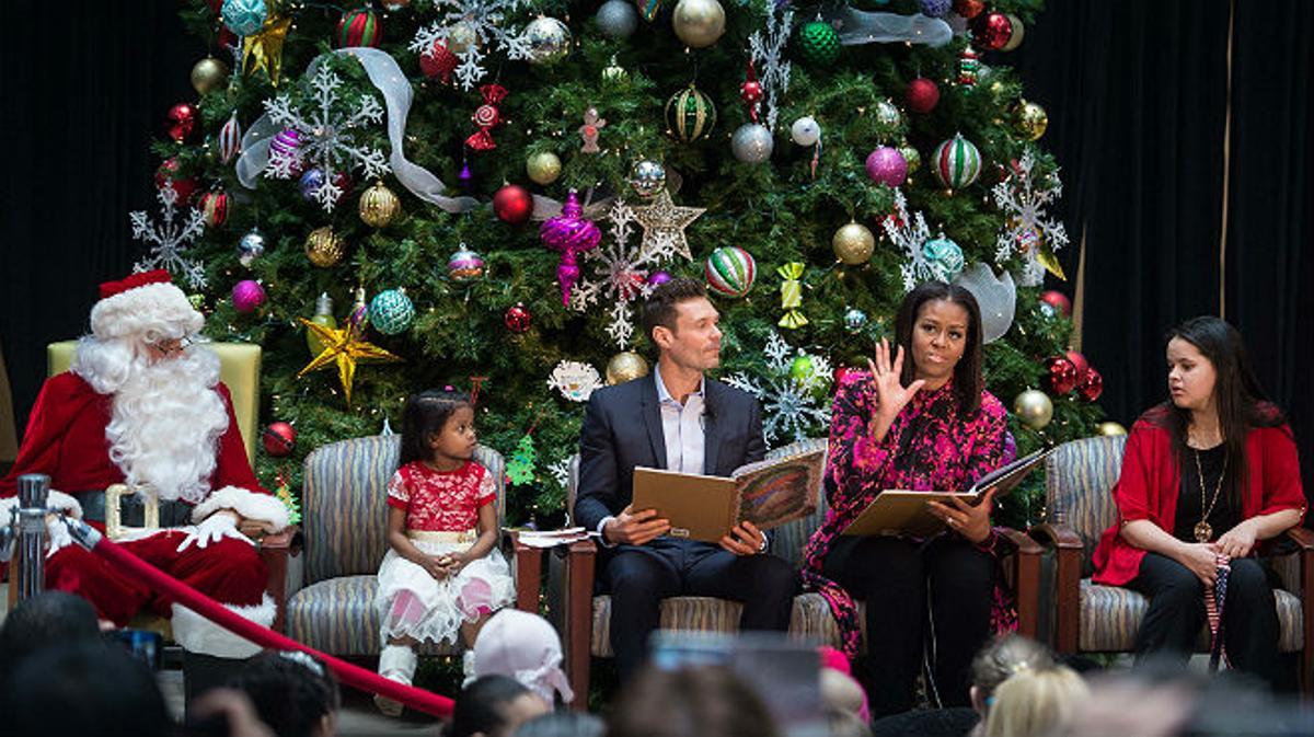 Michelle Obama, durant la seva visita a un hospital infantil.