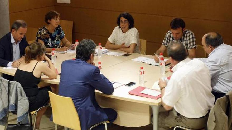 El PSOE toma la iniciativa y cita a CHA y Ciudadanos en Zaragoza