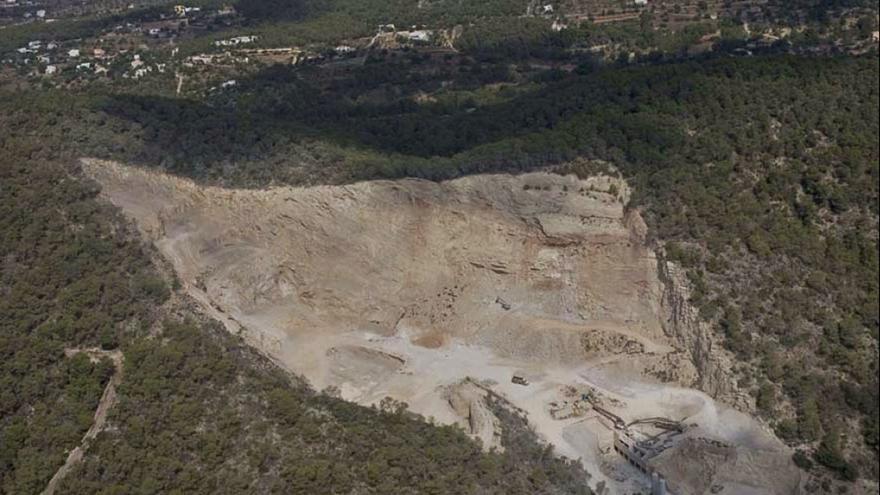 El Govern descarta sancionar a la cantera de ses Planes pero pide un plan de restauración