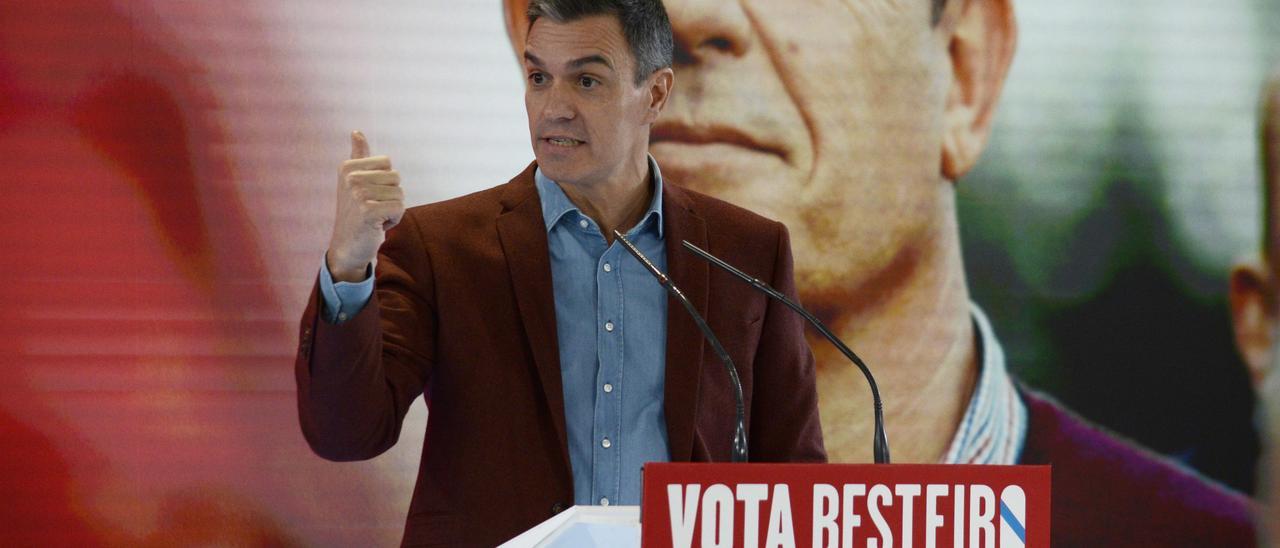 El secretario general del PSOE y presidente del Gobierno, Pedro Sánchez, durante un acto de campaña del PSdeG, en Expourense, a 3 de febrero de 2024, en Ourense, Galicia (España).
