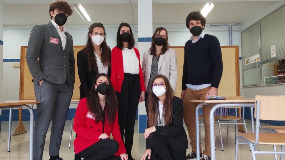 Equip de l&#039;institut Pare Vitòria d&#039;Alcoi en la Lliga de Debat de Secundària.