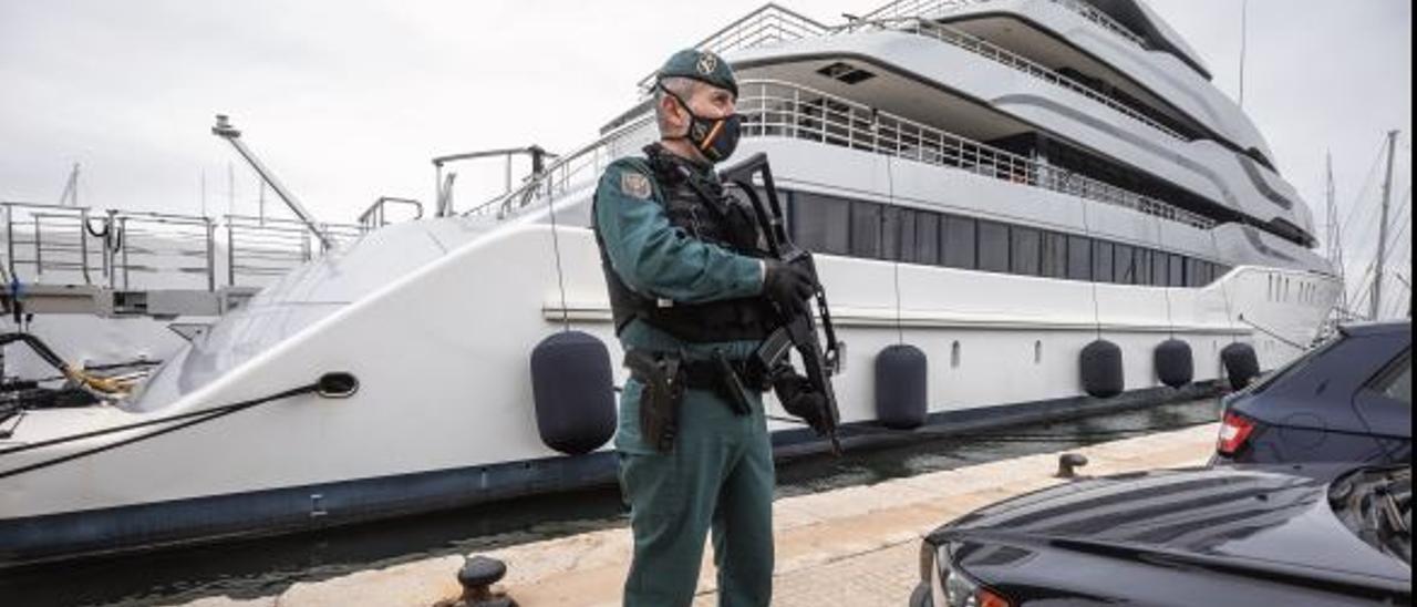 Un Guardia Civil frente al Tango.