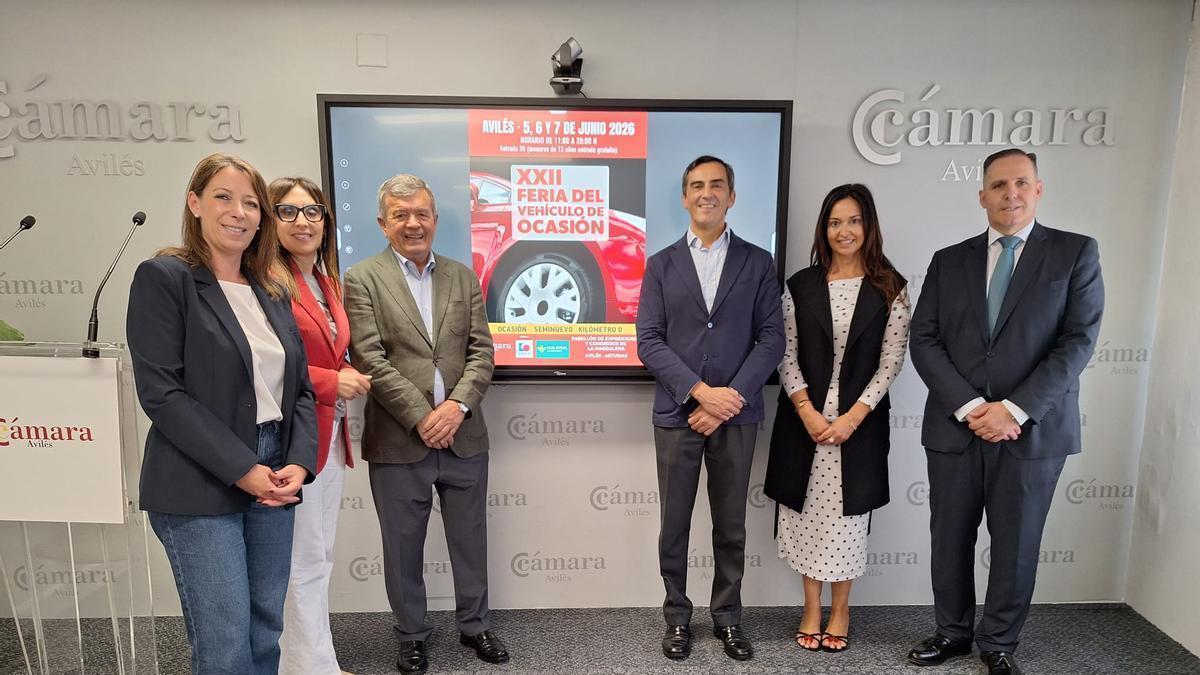 Por la izquierda; Laura Gancedo, responsable de Ferias de la Cámara; Mónica Blanco, Presidenta de la Comisión de Promoción Económica de la Cámara; Alfonso Martino, vocal de Aspa y vocal del Pleno de la Cámara; Miguel Pérez, Isabel Barja, secretaria general de Aspa; y José Manuel Vega.