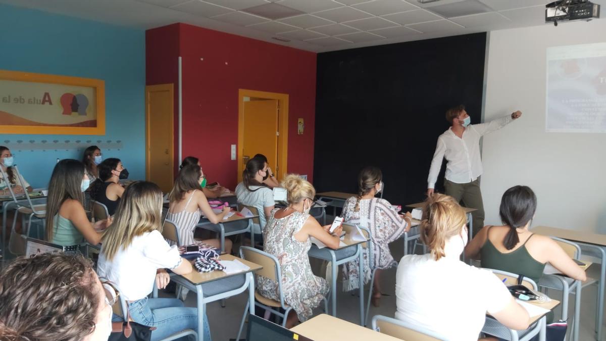 En SeLBa Oposiciones, durante una de las clases