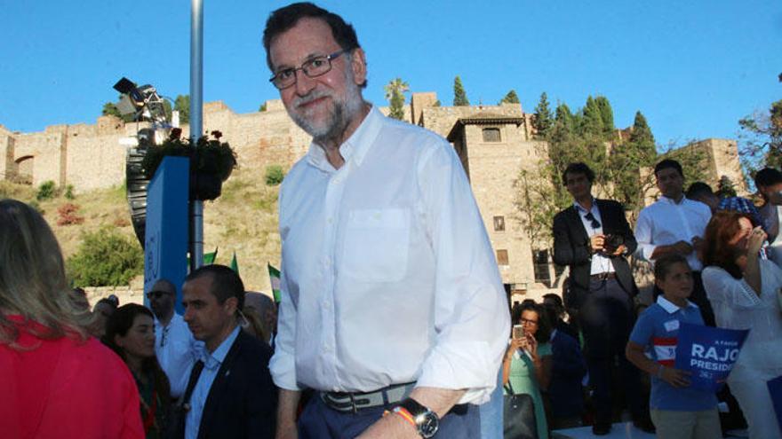 Mariano Rajoy, antes de iniciar el mitin de campaña en Málaga.