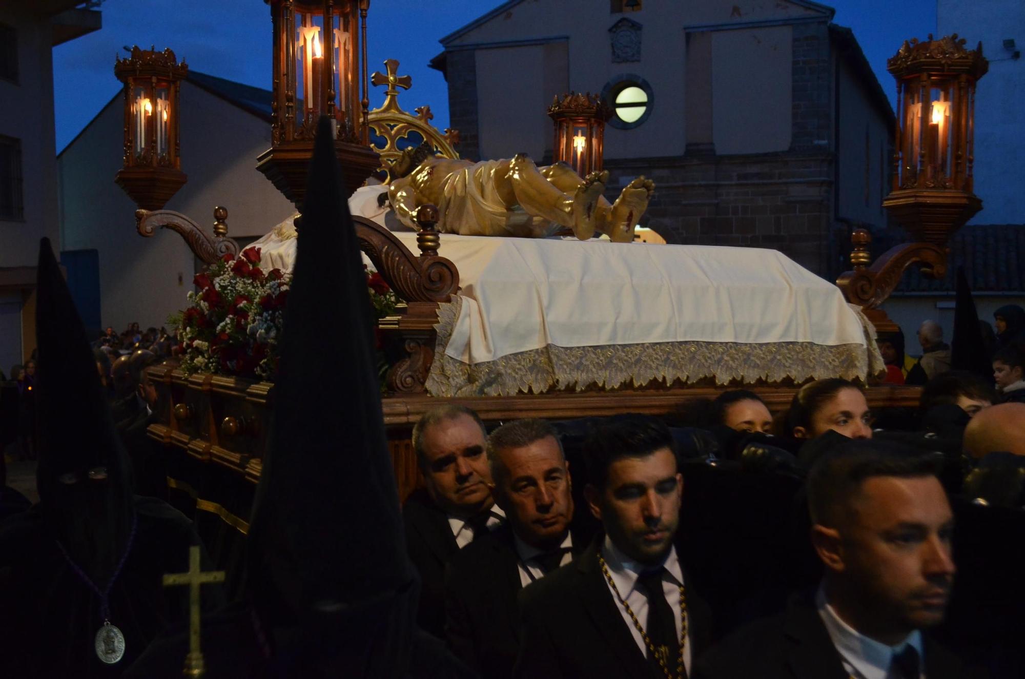 GALERÍA | Solemne Procesión de las Tinieblas, en Benavente