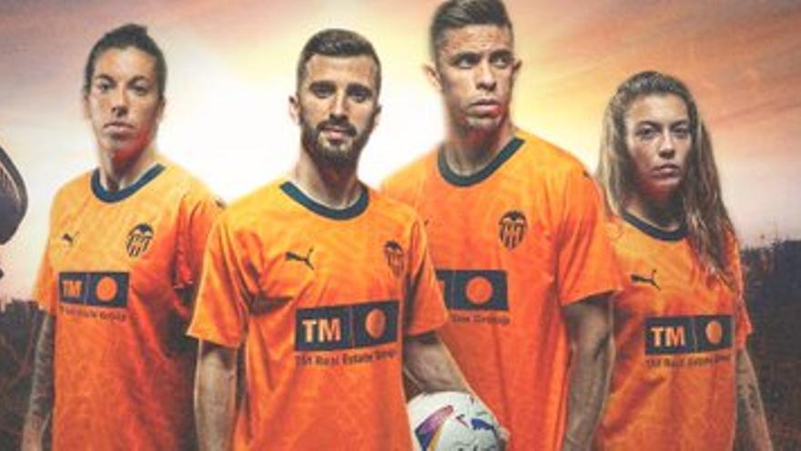 Tercera camiseta del Valencia CF: el plano de la ciudad se tiñe de naranja