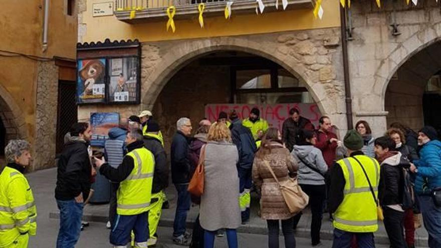 La recollida de signatures dels treballadors de l&#039;Ajuntament.