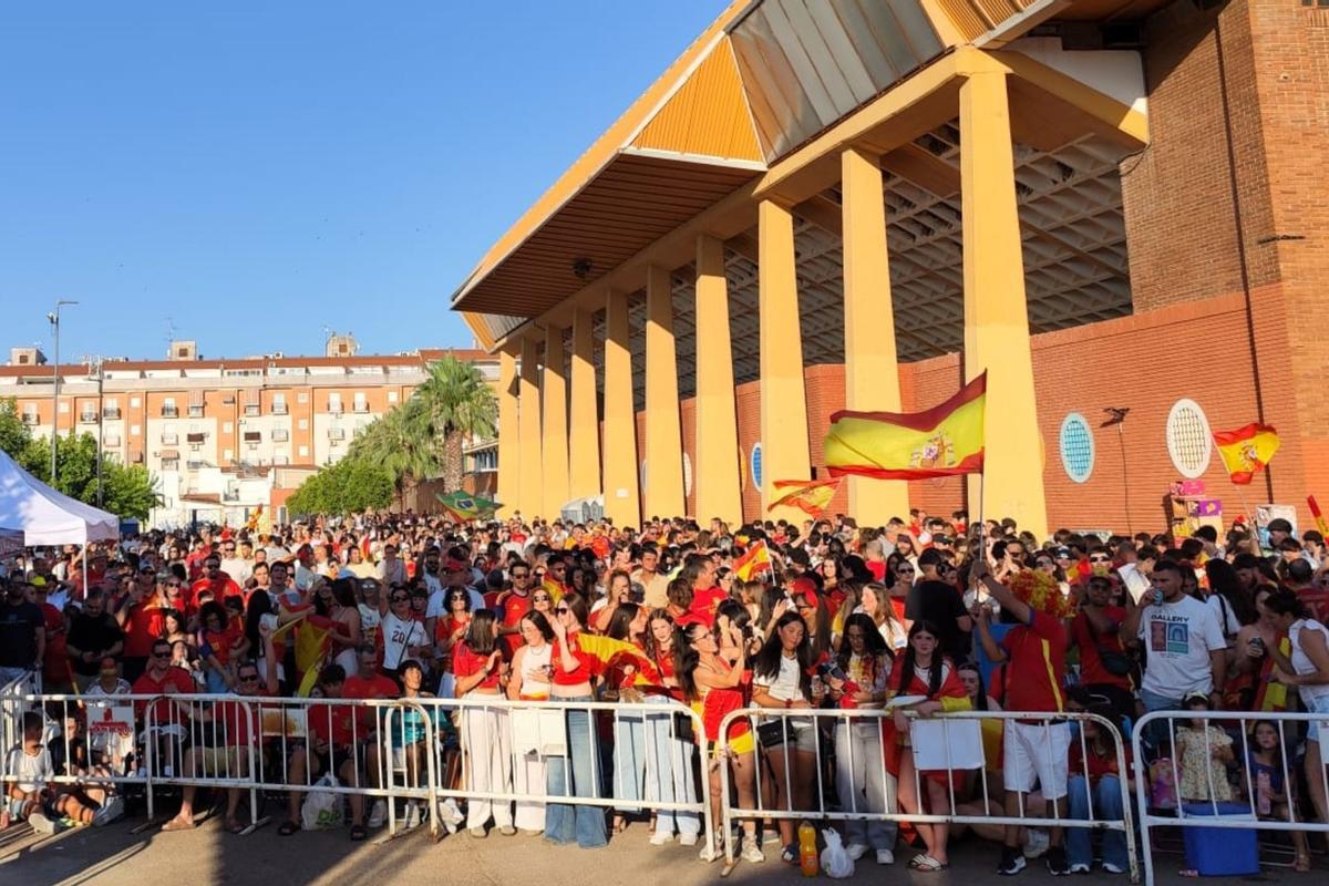 Fotogalería | Así viven en Don Benito la gran final del Mundial 2026 con su paisano Pedro Porro