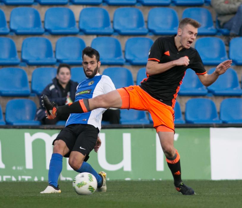 La primera parte acabó sin goles de milagro ya que el Mestalla dispuso de tres ocasiones claras y el Hércules de dos.