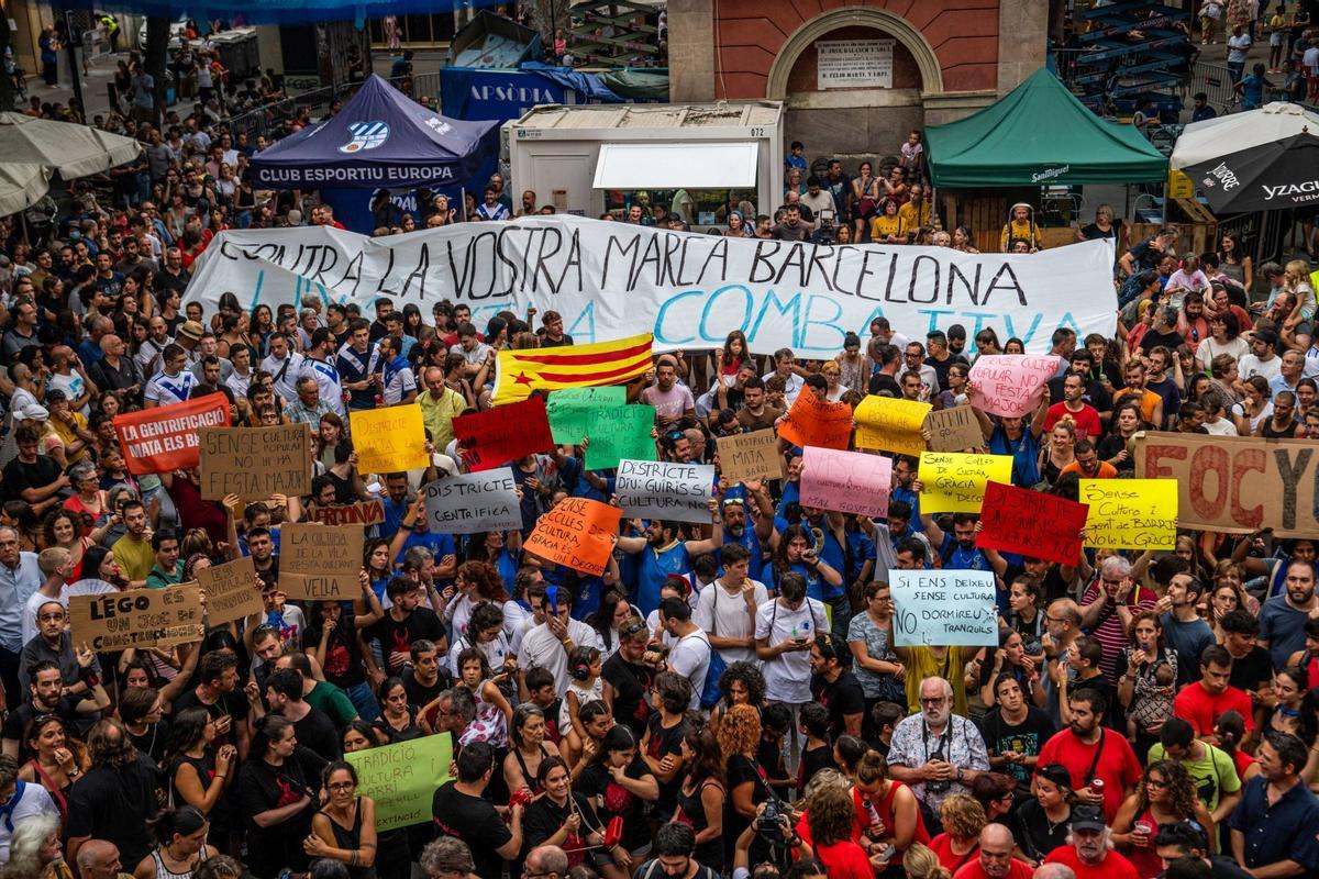 Las colles de Gràcia no han llegado a un acuerdo antes del pregón de la Fiesta Mayor, con lo que los actos de cultura popular quedarían desconvocados en los próximos días.