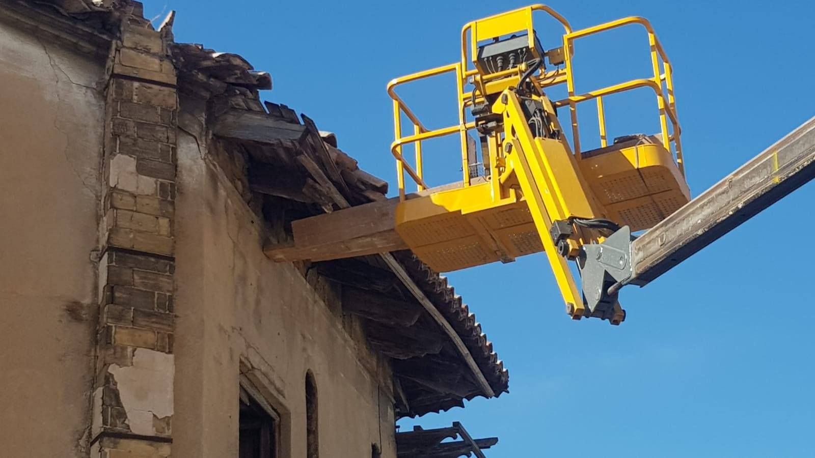 El rescate de una gata en Burjassot moviliza a Bomberos, Policía Local y Protección Civil