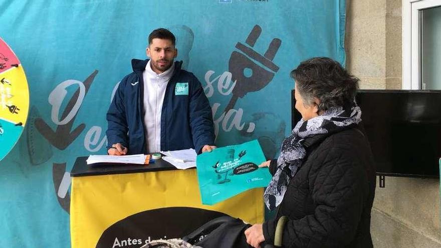 Recala en A Estrada la campaña &quot;O que se enchufa, recíclase&quot;