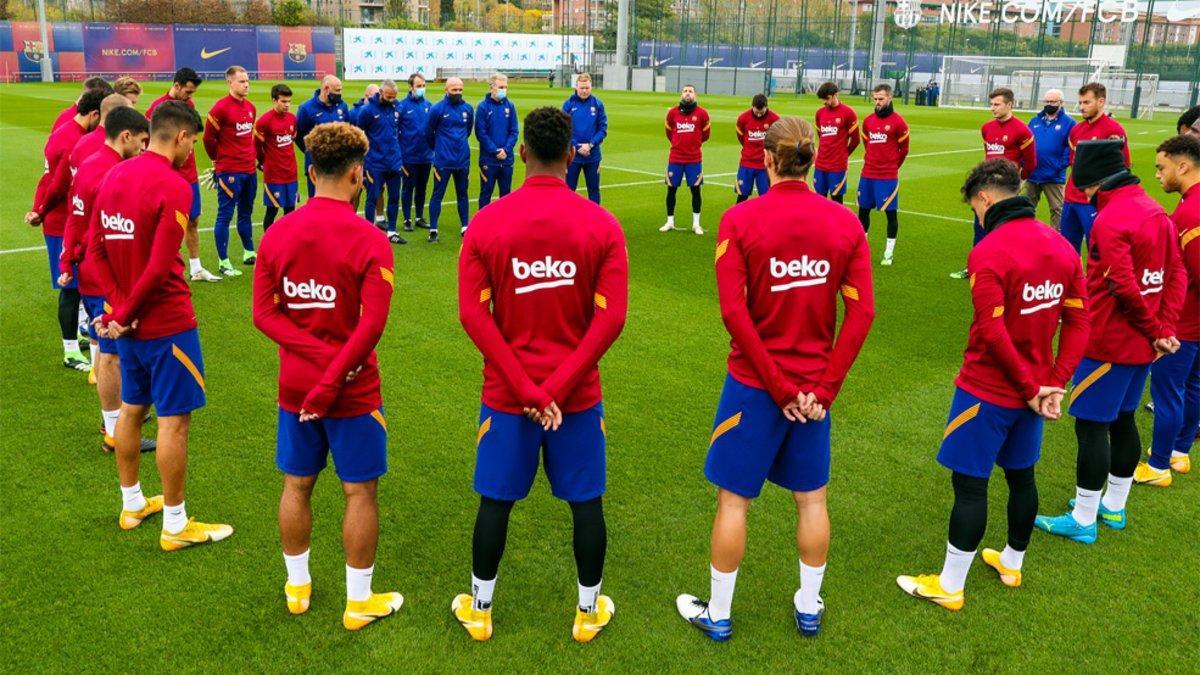 La plantilla del Barça, este viernes, en el Campo Tito Vilanova de la Ciudad Deportiva Joan Gamper
