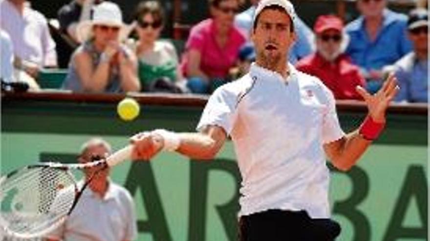 Tenis Victòries de Djokovic i Federer a París