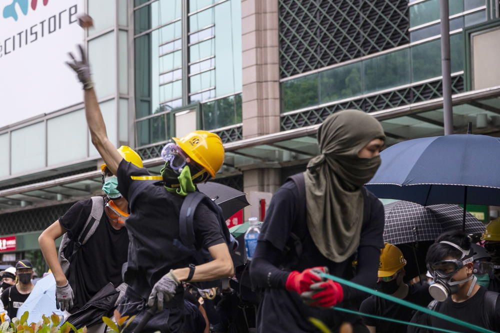 Miles de hongkoneses protestan contra el Gobierno.