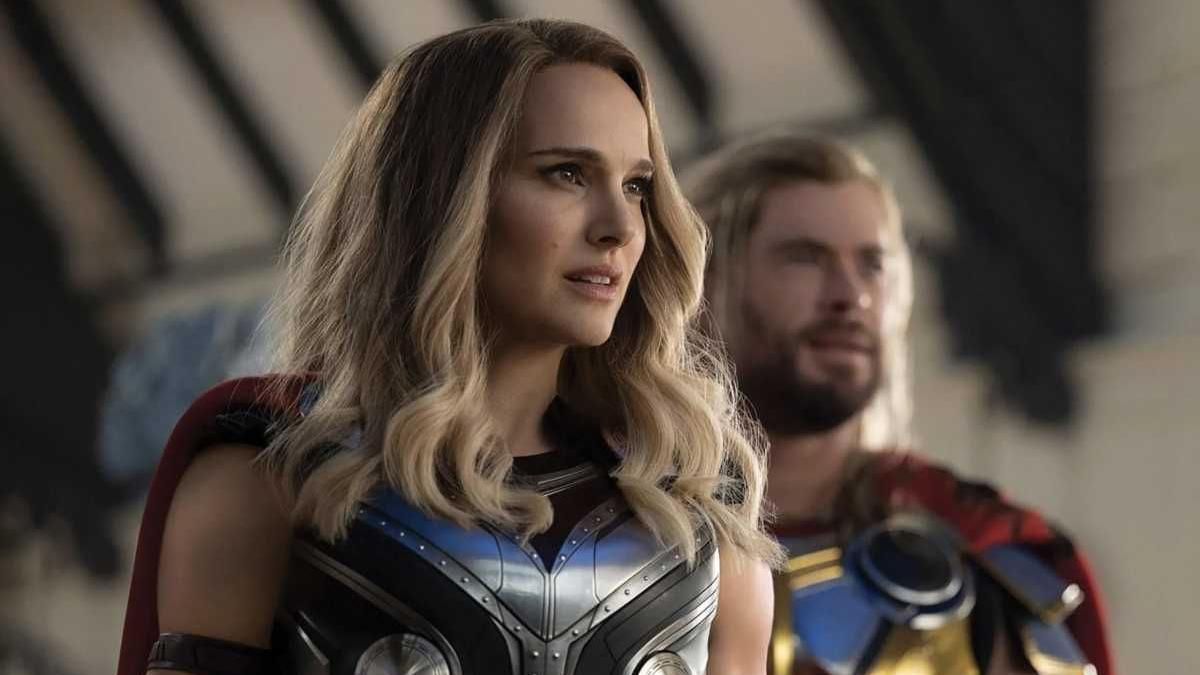 Natalie Portman y Chris Hemsworth, en una imagen de ’Thor: Love and thunder’.