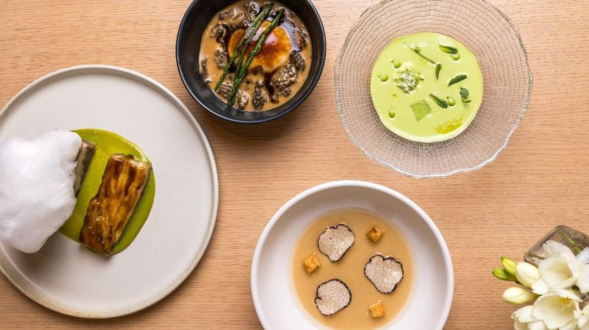 Platos del menú de Sant Jordi ideados por Martina Puigvert para el restaurante Veraz, en el Hotel Barcelona Edition.