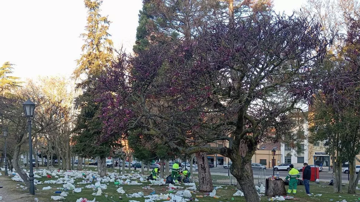 Limpieza en la Semana Santa de Zamora: siete toneladas de basura se recogieron el Viernes Santo