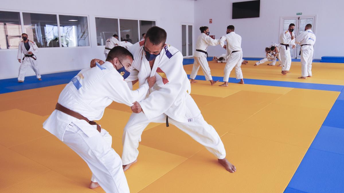 Entrenamiento en el tatami cacereño.