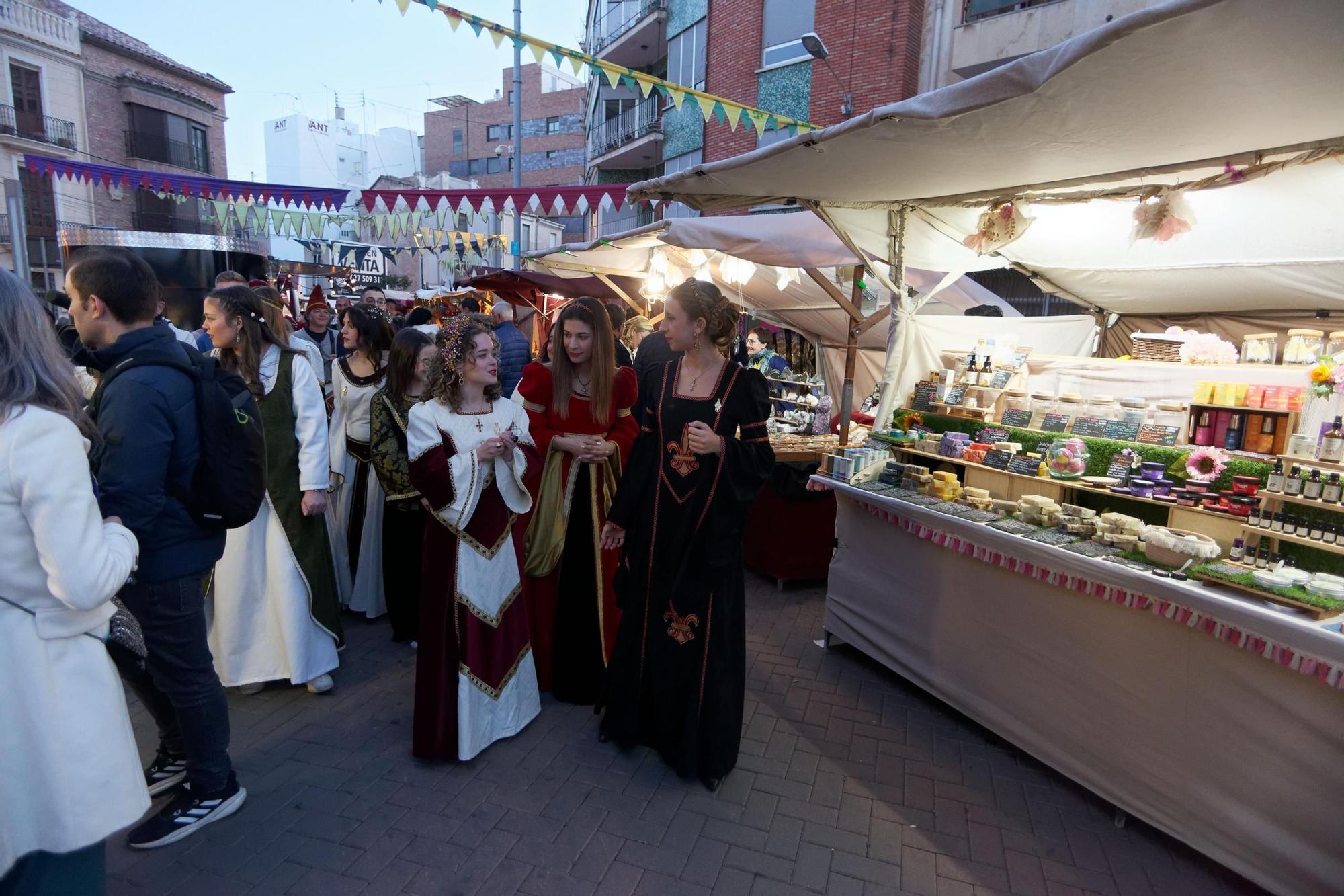 Todas las imágenes de la apertura del mercado medieval de Vila-real