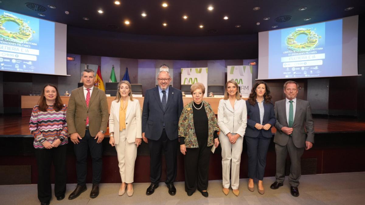 Autoridades participantes en la inauguración de la jornada.