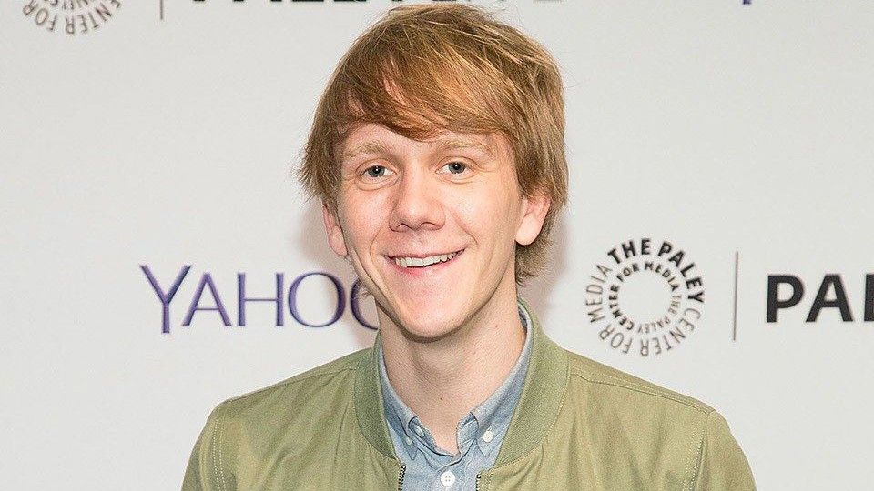 El cómico australiano Josh Thomas