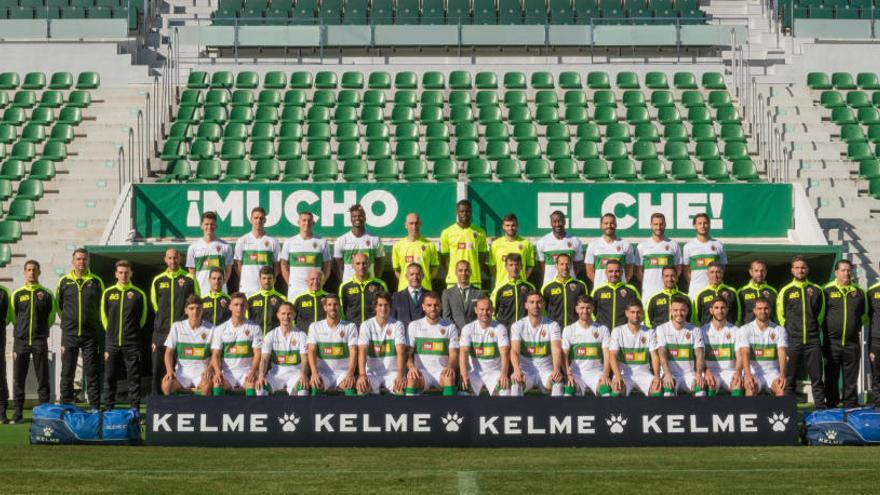 Los jugadores del Elche en la foto oficial