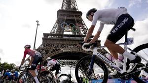 Un momento de la prueba masculina de ciclismo en ruta de los Juegos Olímpicos de París.