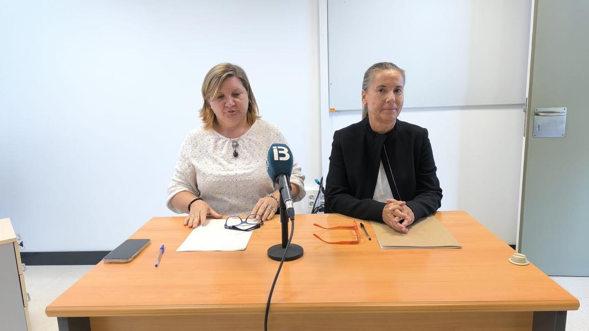 Cristina Costa, consellera de Bienestar Social, y a su izquierda Amada Marcos, directora de la residencia Es Brolls
