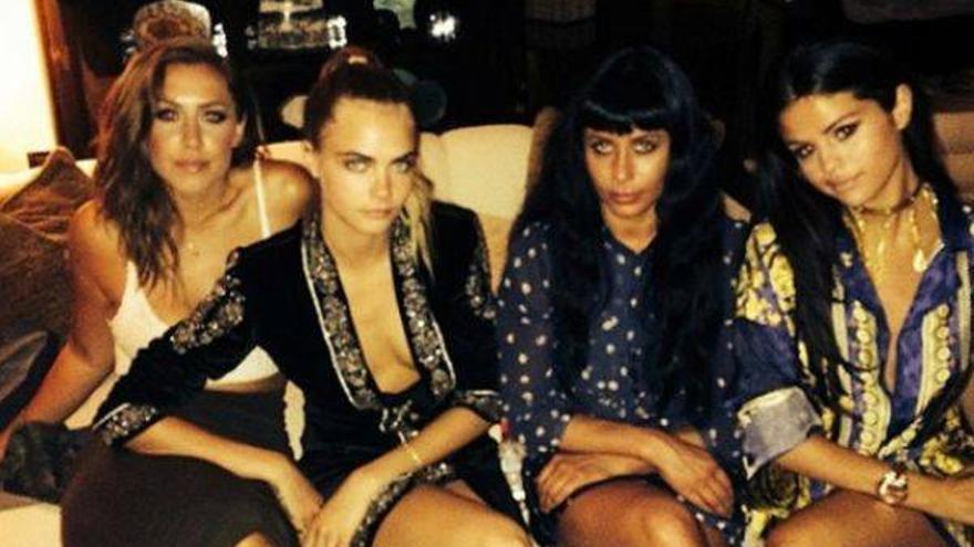 Selena Gómez y Cara Delevingne, amigas íntimas en Saint-Tropez