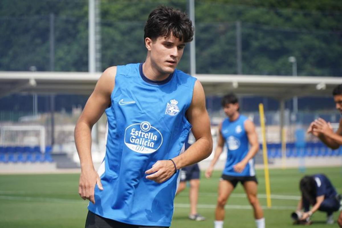 El Deportivo regresa al trabajo en Abegondo: primeras imágenes sobre el césped con los nuevos fichajes