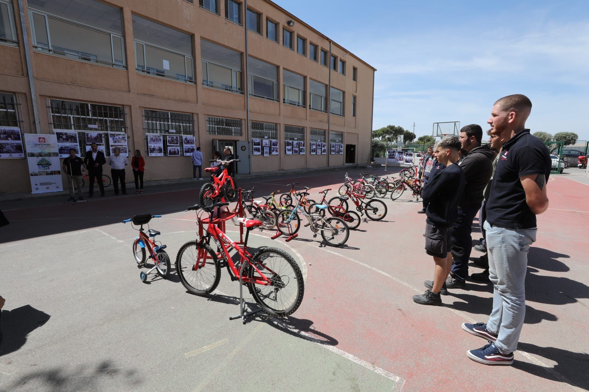 Diez años llevando bicis a quiénes menos tienen