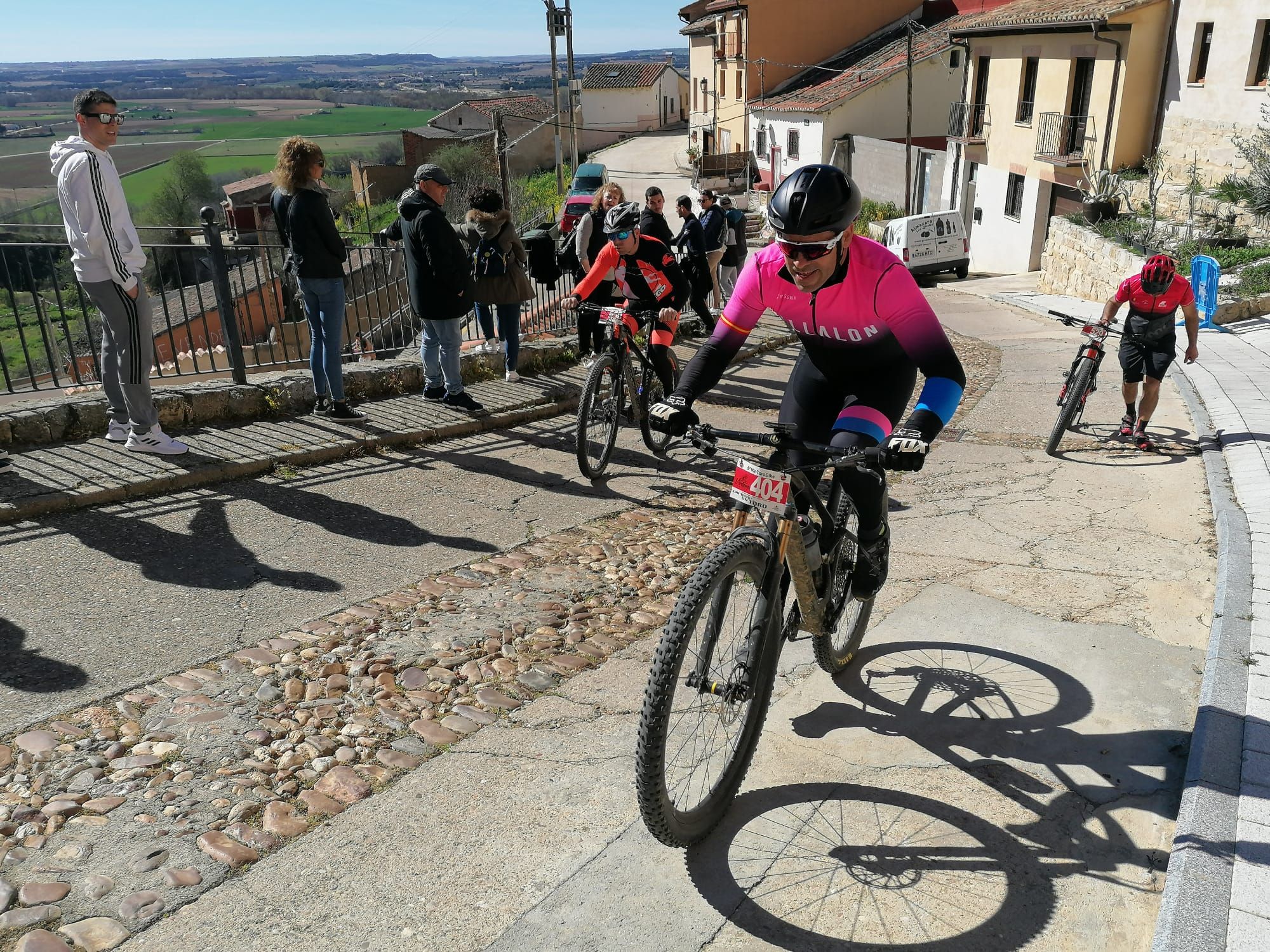 GALERÍA | Toro se vuelca con la VinToroBike