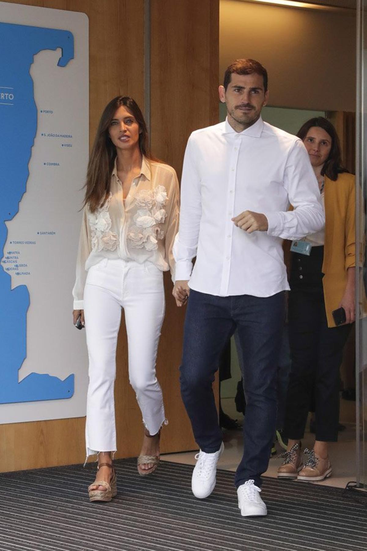 Iker Casillas, nada más recibir el alta médica, y Sara Carbonero