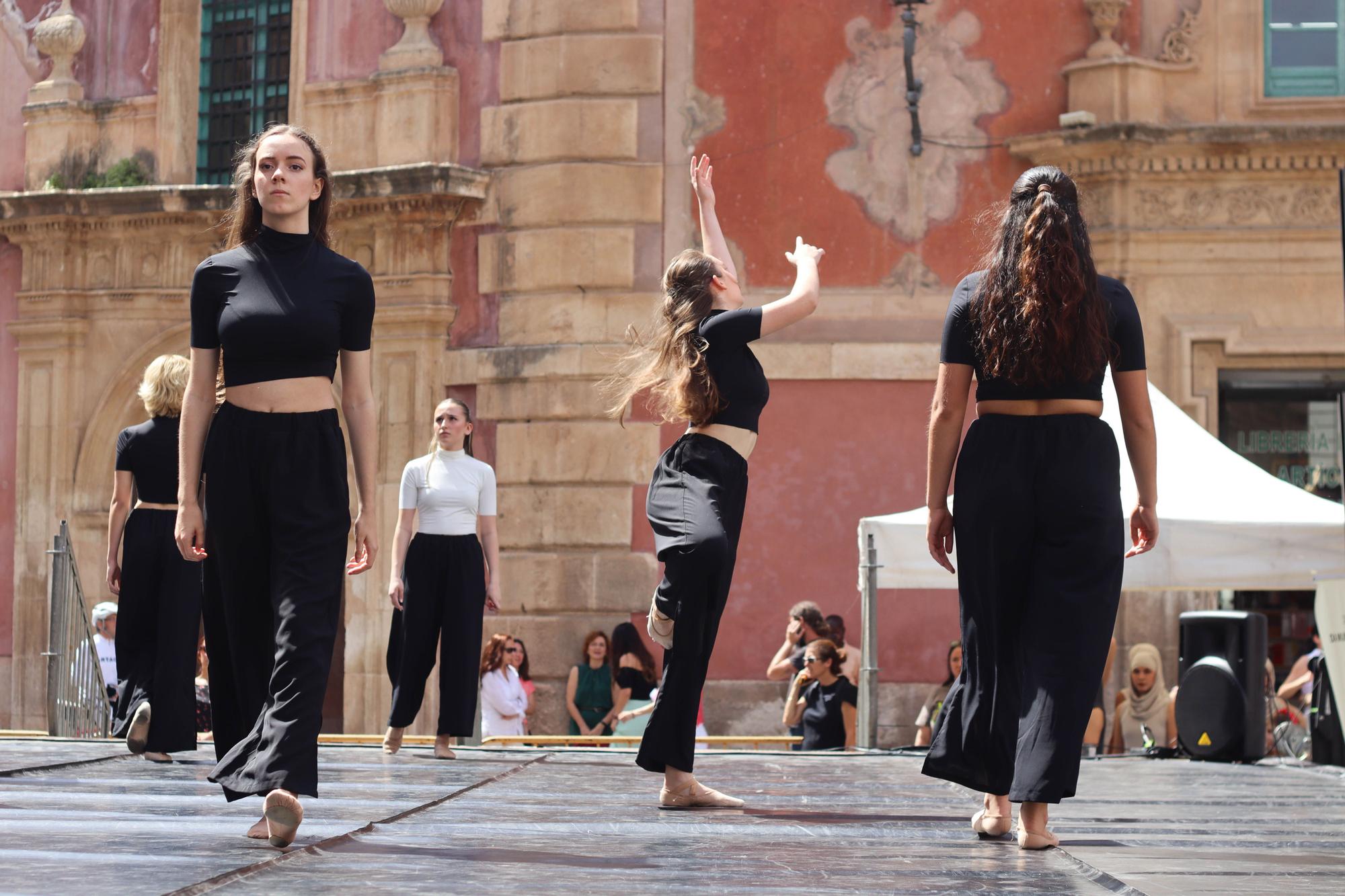 Exhibición de danza en la plaza Belluga de Murcia