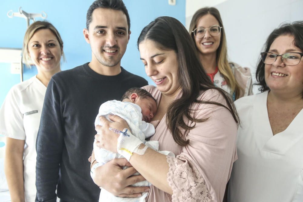 Hugo ha sido el primer bebé nacido en 2020 en el Hospital General de Alicante