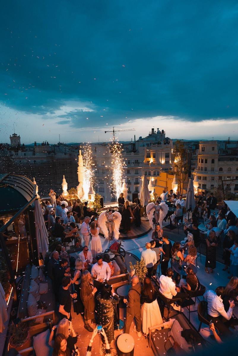 Esta terraza cuenta con más de 400 m² y vistas panorámicas de 360 grados
