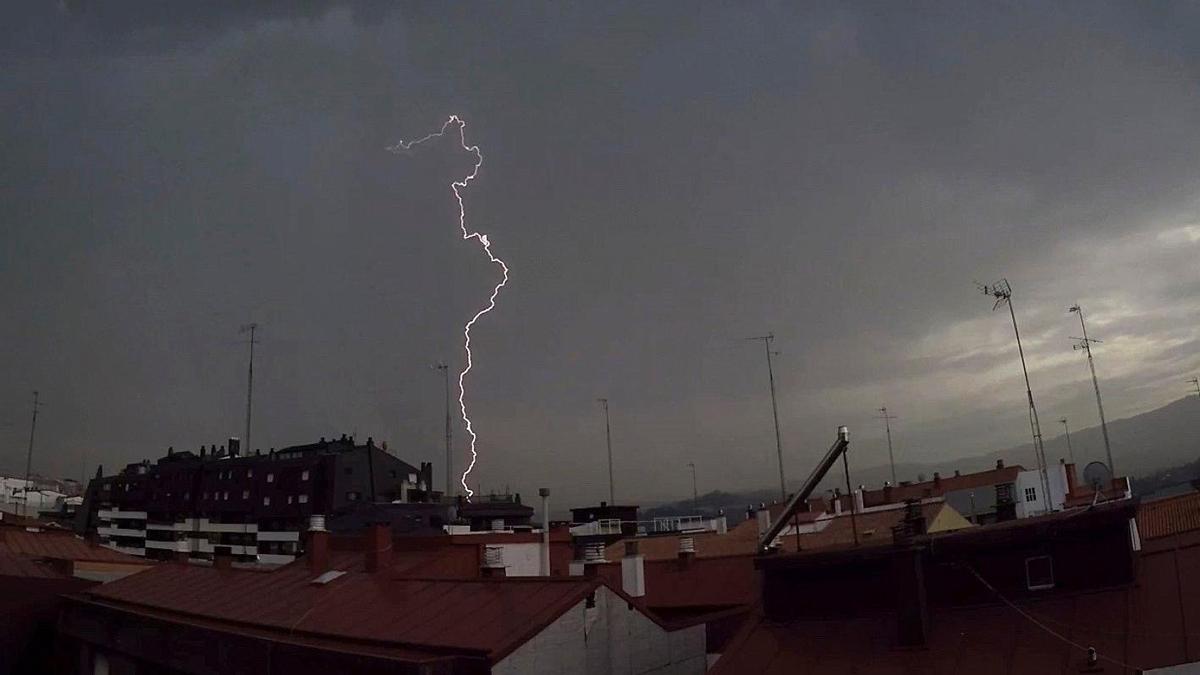 La AEMET mantiene activo el aviso amarillo por tormentas este sábado en Galicia
