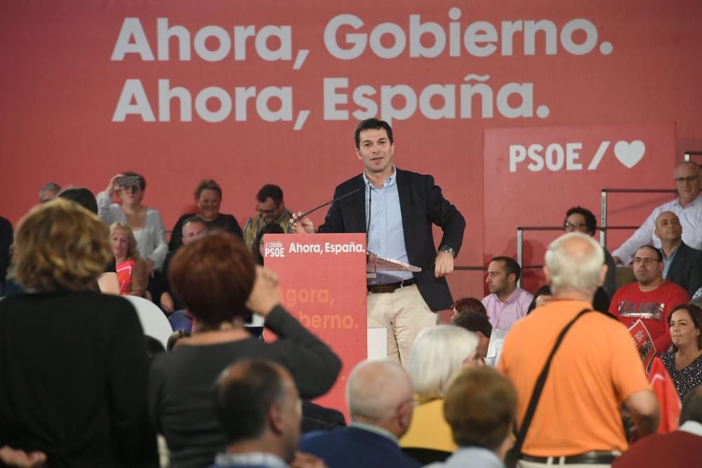 Sánchez promete en un mitin que el AVE será una realidad en Galicia. // C. Pardellas