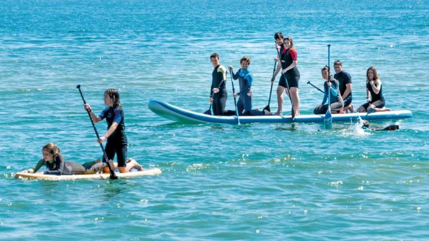 En solitario o en grupo, el paddle surf es una modalidad perfecta para iniciarse en los deportes náuticos.