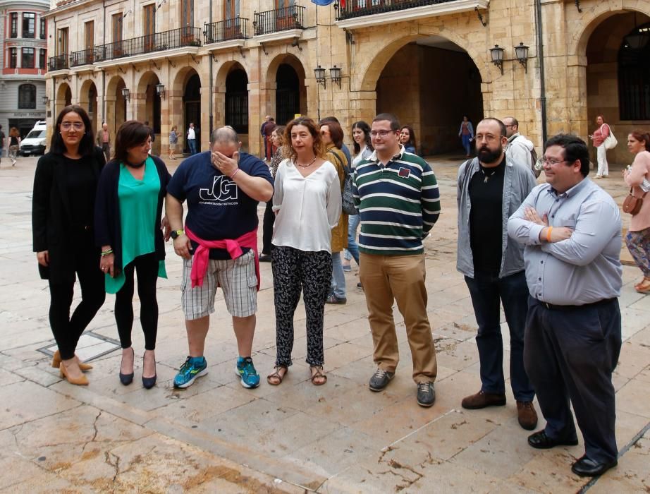 Julio García con los grupos políticos de Oviedo