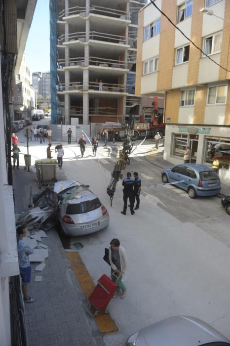 Una grúa se rompe y una parte cae con su carga sobre un coche en Monte alto