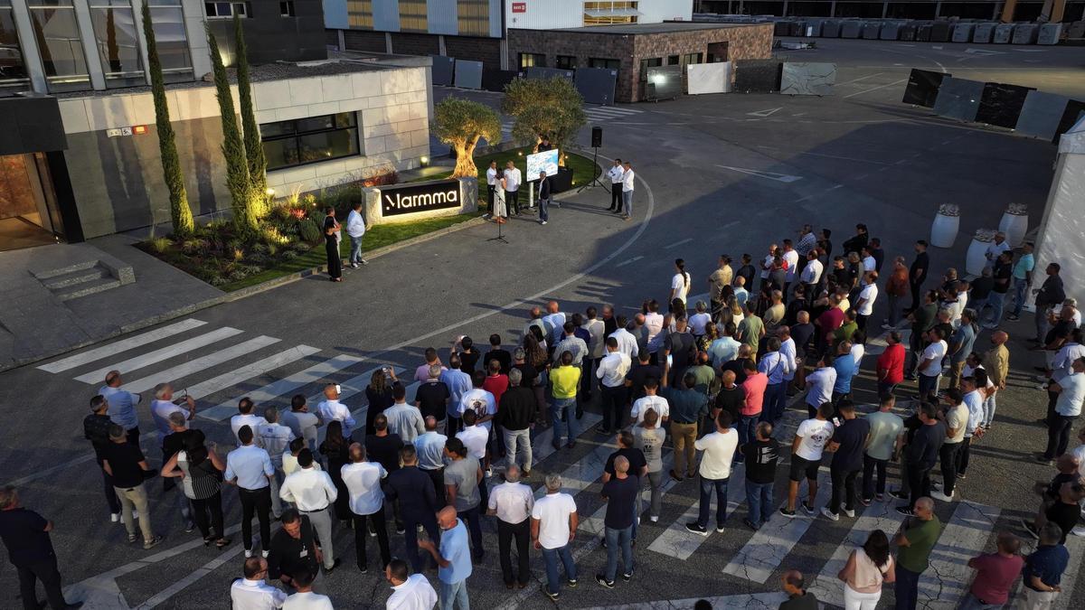 Acto de presentación de Marmma con la plantilla del grupo.