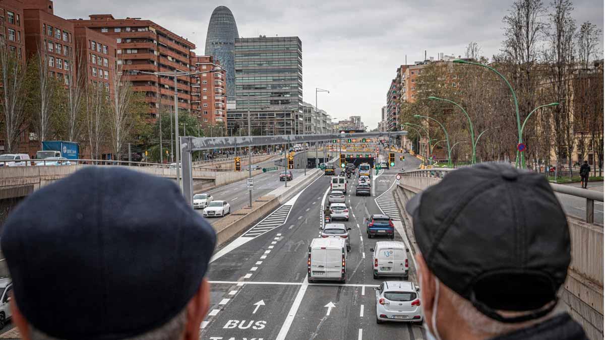 Retenciones en la entrada del túnel de Glòries en sentido al centro de la ciudad.