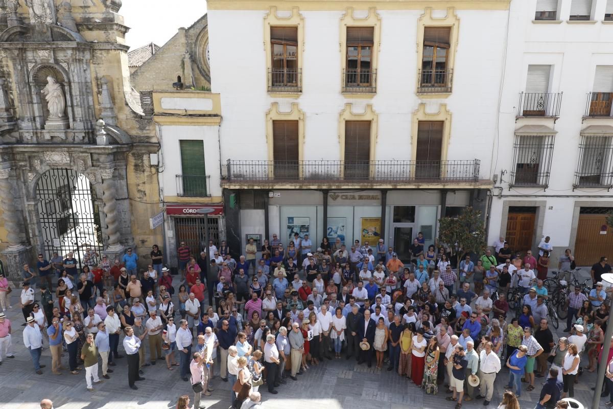 FOTOS: Minutos de silencio. Córdoba con Barcelona.