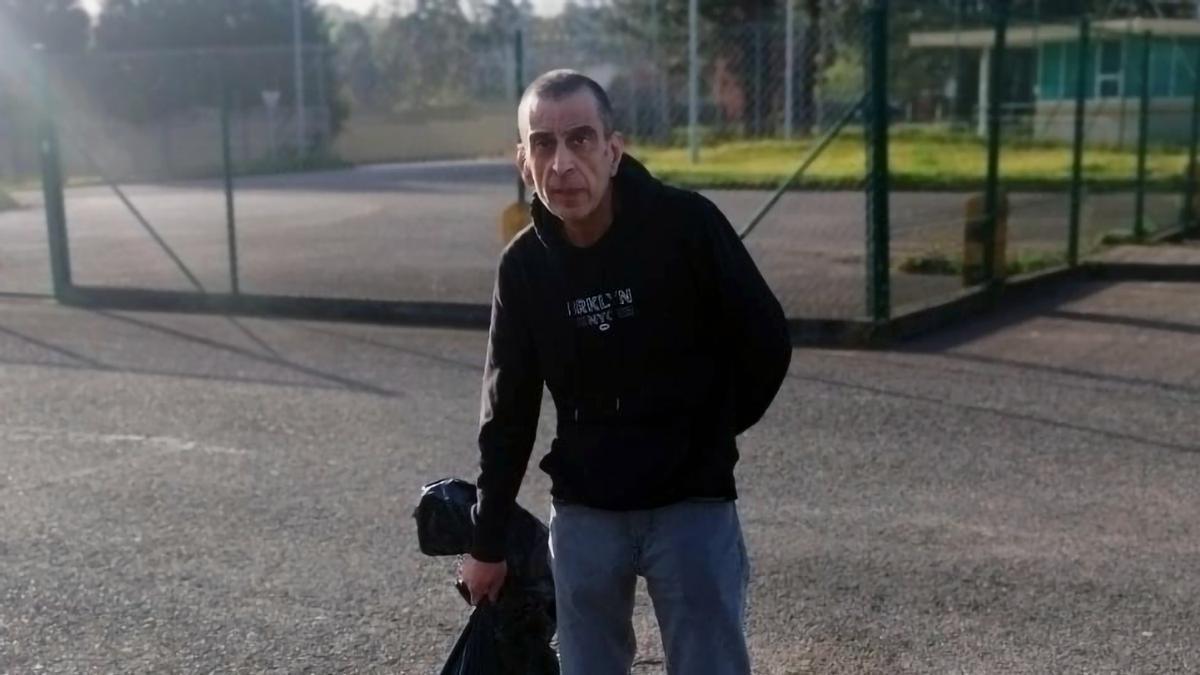 Óscar Sánchez, "Oscarín", ayer, a las puertas de la prisión.