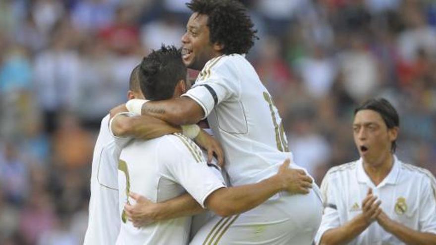 Los futbolistas del Real Madrid celebran uno de los goles ante el Hertha.