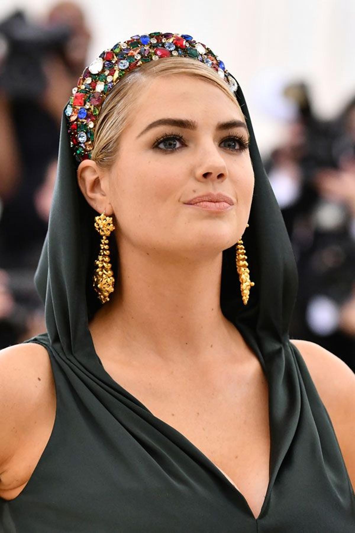 El tocado medieval de Kate Upton