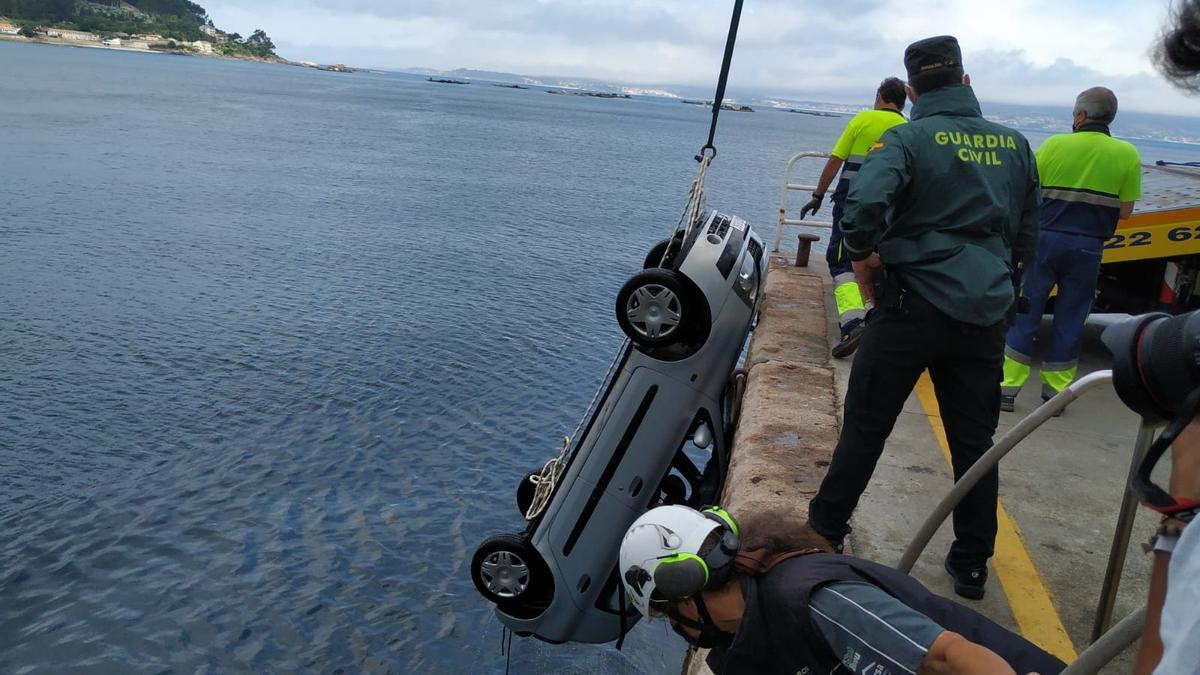 Muere un pescador recreativo en Bueu tras caer su coche al mar